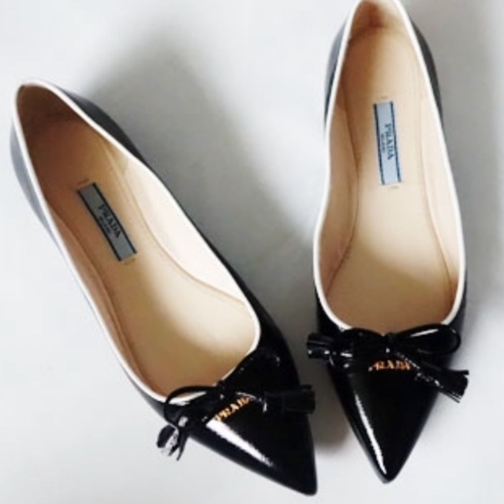 ⭐️⭐️⭐️⭐️⭐️ PRADA Pointed toe leather ballet flat